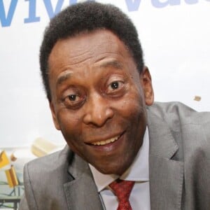 Filho de Pelé, Edinho prosseguiu a respeito do estado de saúde do pai: 'Agradecer muito todo o carinho, todas as mensagens, todos os recados, todas as orações que, eu falo em nome da família toda, viemos recebendo'