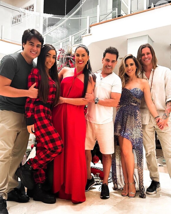 Zezé Di Camargo mostrou foto com Wanessa Camargo e Dado Dolabella na noite de Natal em família