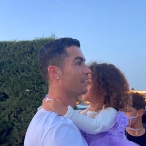 Cristiano Ronaldo não escondeu a surpresa com a 'lembrancinha' que ganhou da mulher, Georgina Rodriguez