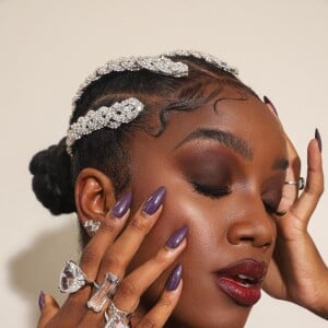 O penteado com babyhair estilizado foi outro destaque do look de Iza no 'The Voice Brasil'