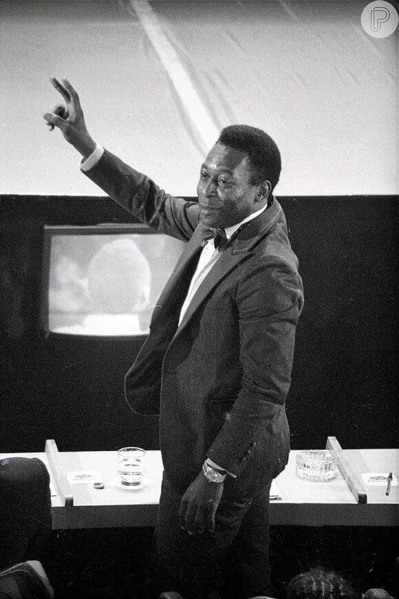 Morte de Pelé foi lamentada por Galvão Bueno deixou sua mensagem ao ex-jogador. 'Pelé é eterno!! Rei Pelé!! Primeiro e único!'
