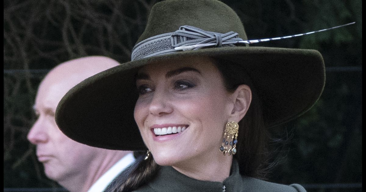 Kate Middleton chamou atenção ao desfilar com um sobretudo verde da ...