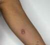 Bruna Marquezine fez tatuagem de besouro na parte interna do braço