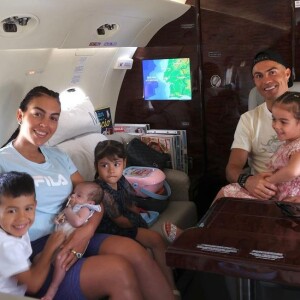 Georgina Rodriguez e Cristiano Ronaldo adoram compartilhar a rotina com os cinco filhos