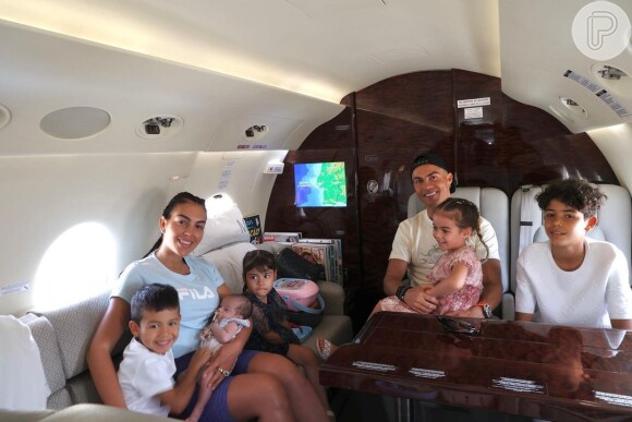 Georgina Rodriguez e Cristiano Ronaldo adoram compartilhar a rotina com os cinco filhos