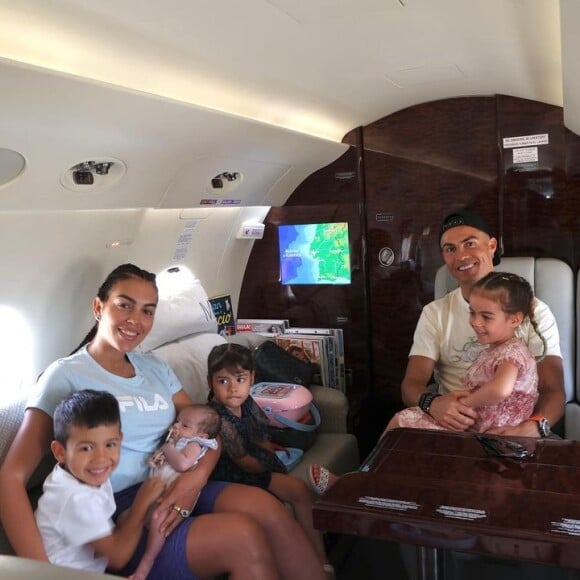 Georgina Rodriguez e Cristiano Ronaldo adoram compartilhar a rotina com os cinco filhos