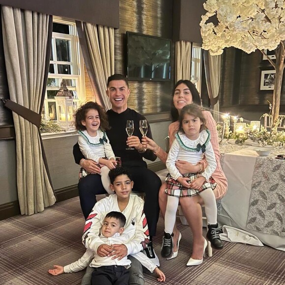 Cristiano Ronaldo irá morar em um condomínio de luxo com Georgina Rodríguez e os filhos na Arábia