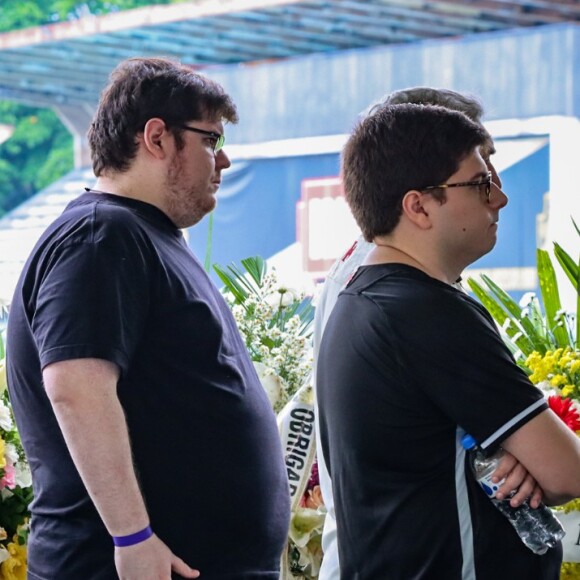 Corpo de Roberto Dinamite foi velado pelo youtuber Casemiro