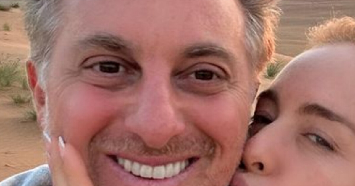 Luciano Huck Dá Flagra Em Angélica Durante Viagem Com Mulher E Filhos Pelo Deserto Vídeo 2318