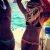 Giovanna Ewbank entrou no clima do verão e exibiu o seu biquíni neón durante um passeio de barco