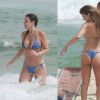 Cristiana Oliveira, de 51 anos, mostra o corpo em forma de biquíni na praia. A atriz também gosta de cortininha e lacinho