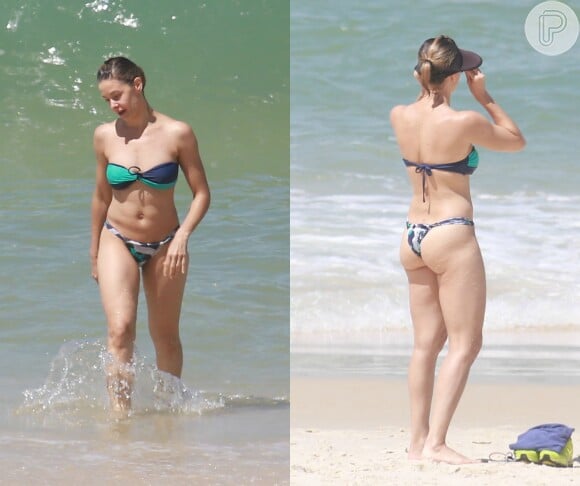 Bianca Rinaldi também gosta de curtir o verão e usa biquíni tomara que caia para dar um mergulho no mar da praia da Barra da Tijuca, Zona Oeste do Rio de Janeiro