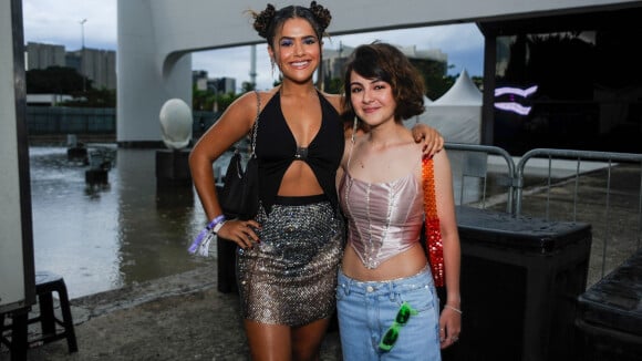 Maisa e Klara Castanho vão juntas a show de Anitta e curtem evento com suposto affair da cantora