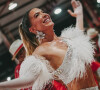 Lorena Improta usou look prata e branco em dia de ensaio da Viradouro para Carnaval 2023