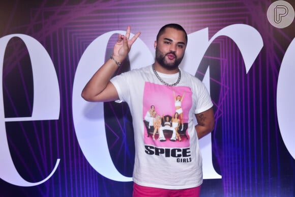Lucas Guedez homenageou as Spice Girls em look para a festa da Pequena Lo