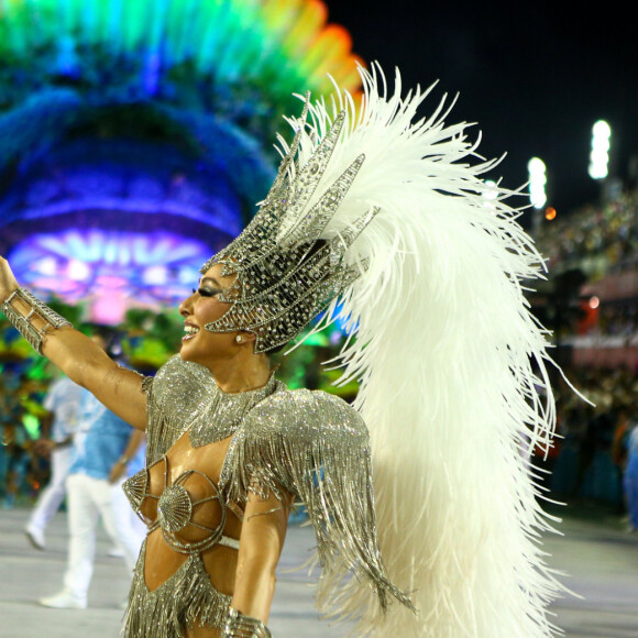 Sabrina Sato é rainha de bateria da Unidos de Vila Isabel no Rio de Janeiro