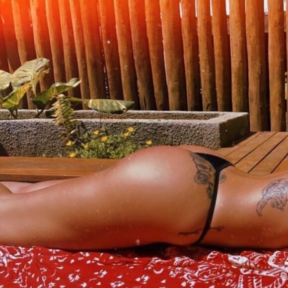 Foto de Yasmin Brunet topless foi uma das curtidas do perfil da modelo no Instagram