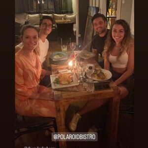 Rafael Cardoso e Vivian Linhares jantaram com o irmão dela, André, e Adriana Smaniotto