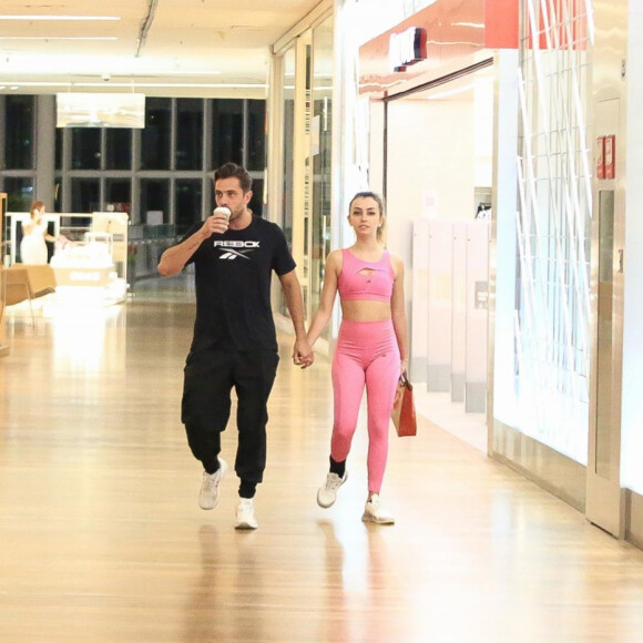 Rafael Cardoso e Vivian Linhares engataram namoro depois de show no Rio de Janeiro