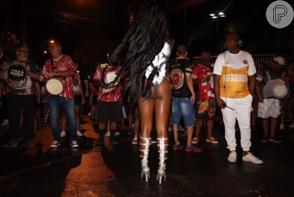 Erika Januza brilhou em ensaio de Carnaval do Rio de Janeiro