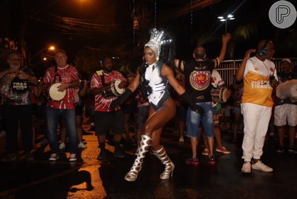 Erika Januza é rainha de bateria da escola do Carnaval 2023 do Rio de Janeiro