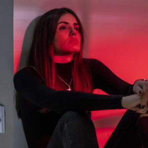 Marê (Camila Queiroz) é presa acusada pela morte do pai, Leonel (Paulo Gorgulho), em armação de Gilda (Mariana Ximenes) na novela 'Amor Perfeito'