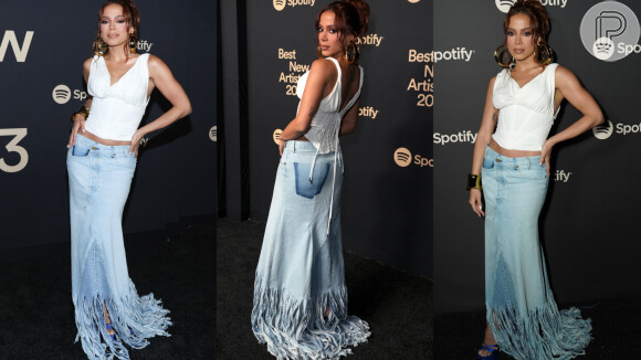 Moda de Anitta: saia jeans de cintura baixa diferentona rouba cena. Fotos e detalhes do look!