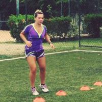 Fernanda Souza treina futebol com personal para manter boa forma: 'Estimulante'