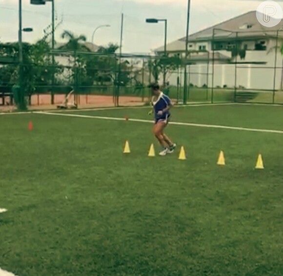 Fernanda Souza faz treino de futebol com personal e vibra com habilidade: 'Agora ninguém me segura'