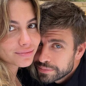 Piqué e Clara Chía são flagrados na Espanha