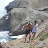 Nathalia Dill e Sergio Guizé colocaram a roupa e deixaram a praia com looks discretos