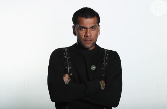 Daniel Alves permanece preso por conta de acusações de estupro e agressão contra uma mulher em Barcelona