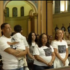 A Missa de Sétimo Dia de Gloria Maria aconteceu na noite desta quinta-feira (09) em uma igreja da Zona Sul do Rio de Janeiro