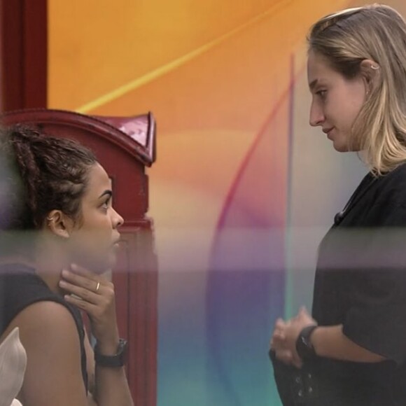 Paula e Bruna descobriram por Gustavo que Cristian as estava usando