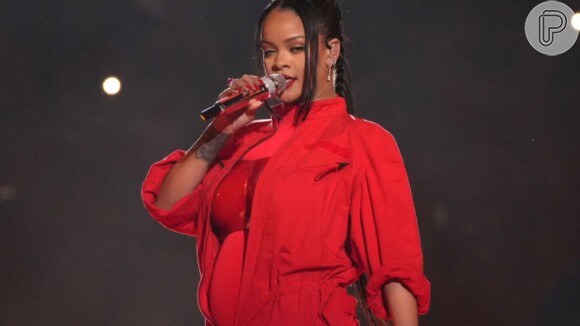 Entenda como Rihanna escondeu a barriga de gravidez
