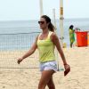 Leticia Birkheuer é vista constantemente na orla das praias do Rio, onde mantém a boa forma com corridas