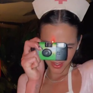 Bruna Marquezine se desculpou pelo uso de fantasia de enfermeira sexy
