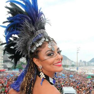 Outra famosa que surgiu com fantasia de índia no passado foi Juliana Paes