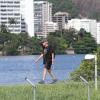 Ney Latorraca continua se exercitando na Lagoa Rodrigo de Freitas