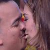 Fernanda Paes Leme beija anão no 'Tudo pela Audiência' e brinca: 'Fazendo a fofa'