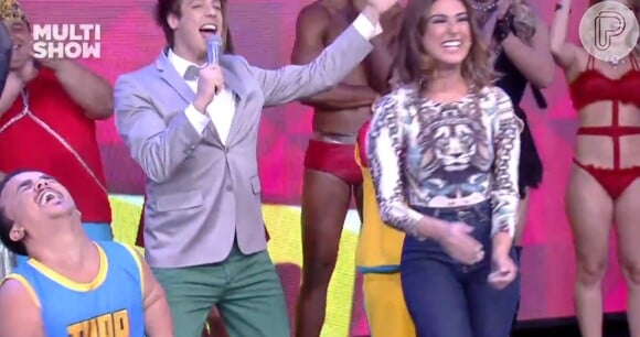 Depois do beijo, Fernanda Paes Leme e anão caem na risada no  programa 'Tudo pela Audiência', do Multishow