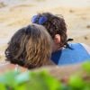 Kristen Stewart e Alicia Cargile foram clicadas aos beijos na praia