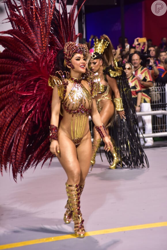 Mileide Mihaile, rainha de bateria da Independente Tricolor, apostou em fantasia ultracavada para o carnaval 2023