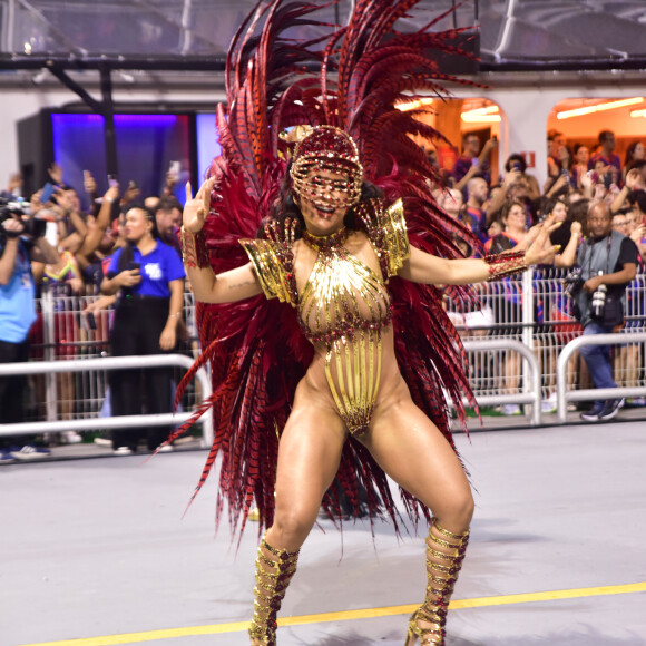 Mileide Mihaile usou fantasia de R$ 150 mil como rainha de bateria da Independente Tricolor no carnaval 2023