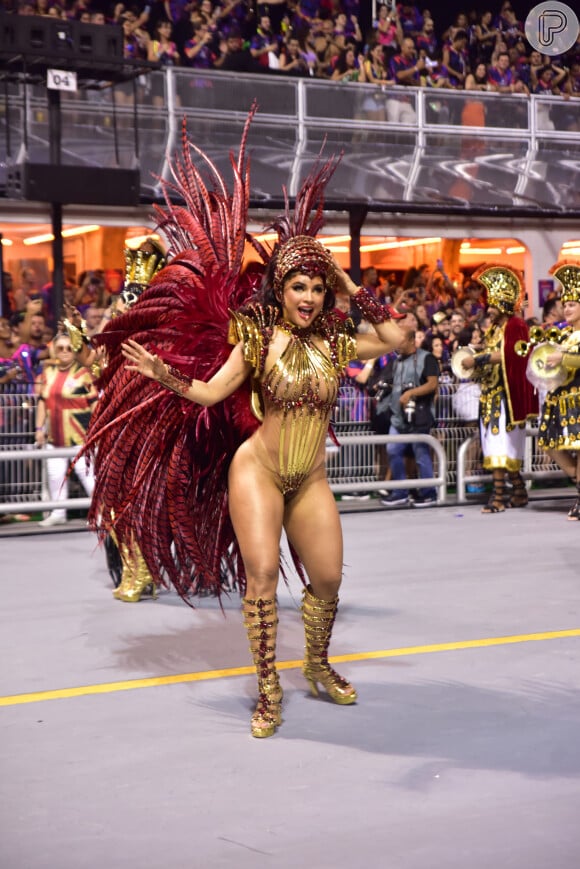 Mileide Mihaile exibiu o novo corpo, modelado com cirurgia lipo LAD ao estrear como rainha de bateria da Independente Tricolor no carnaval 2023