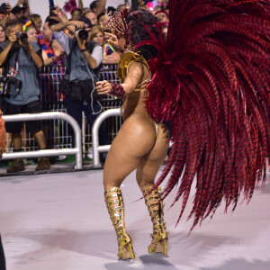 Mileide Mihaile desfilou como rainha de bateria da Independente Tricolor no carnaval 2023