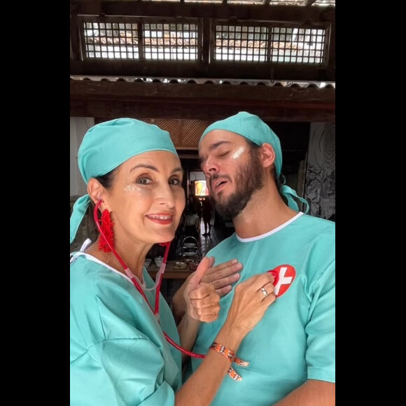 Fátima Bernardes e Túlio Gadêlha usaram jalecos de médica e enfermeira no carnaval 2023 e acabaram dividindo opiiões. Apresentadora disse se tratar de uma homenagem aos profissionais