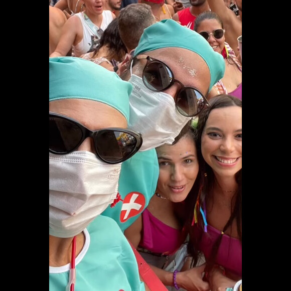 'Fantasia' de Fátima Bernardes e Túlio Gadêlha para o carnaval 2023 foi aprovada por alguns internautas: 'As pessoas não podem nem se divertir mais no carnaval'