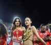 Camila Queiroz transformou abadá em conjunto sexy vermelho
