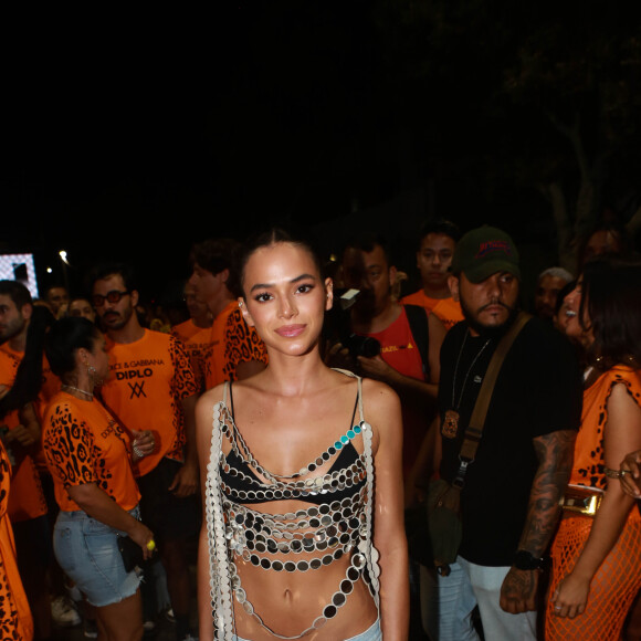 Bruna Marquezine curtiu o Carnaval de  Salvador com muita elegância